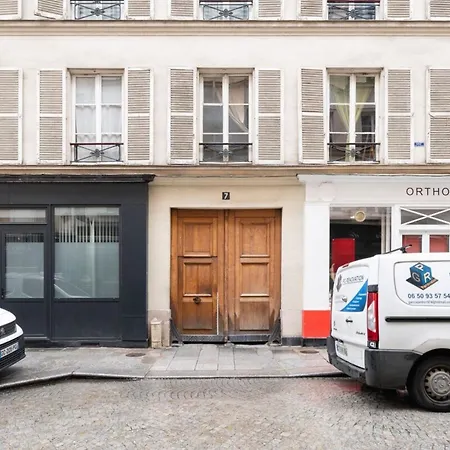 Central Parisian-style Studio Apart - Sentier
