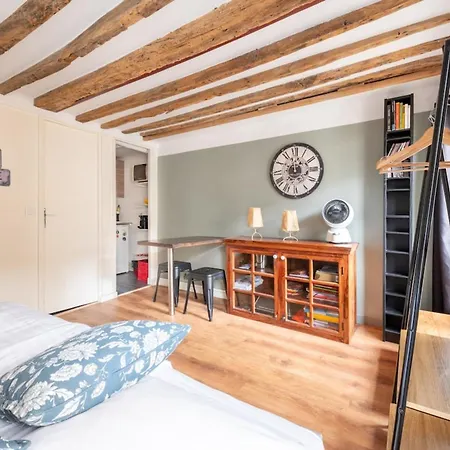 Central Parisian-style Studio Apart - Sentier Париж