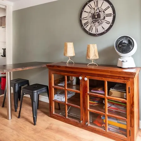 Central Parisian-style Studio Apart - Sentier * Париж